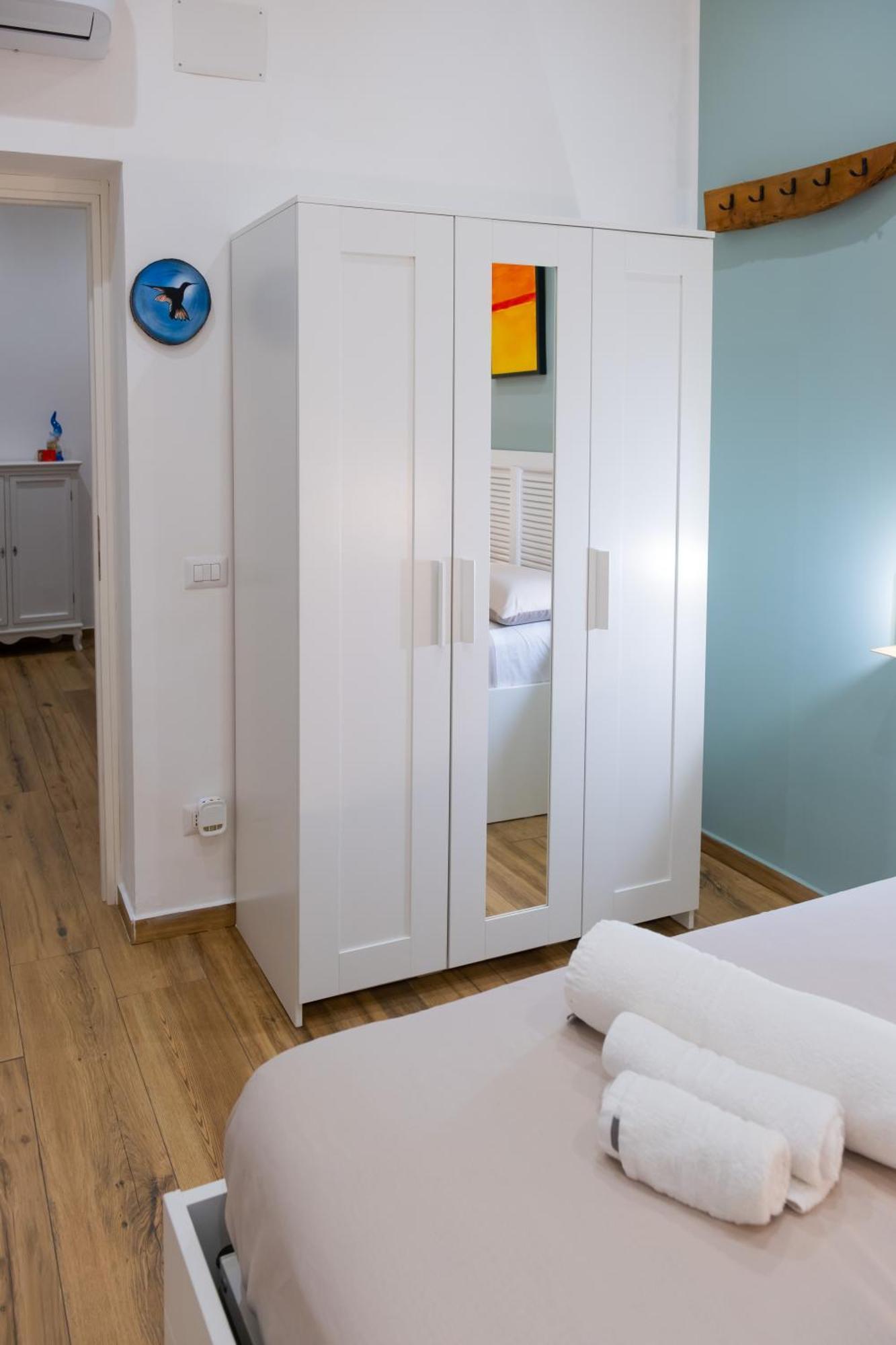 Colibri A Piazza Dante Apartment Naples Luaran gambar